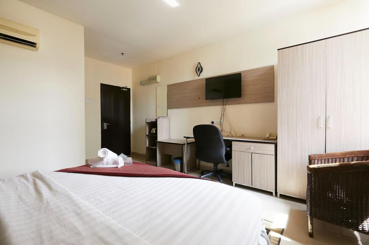 Dolphin Hotel, Chow Kit Куала-Лумпур Экстерьер фото
