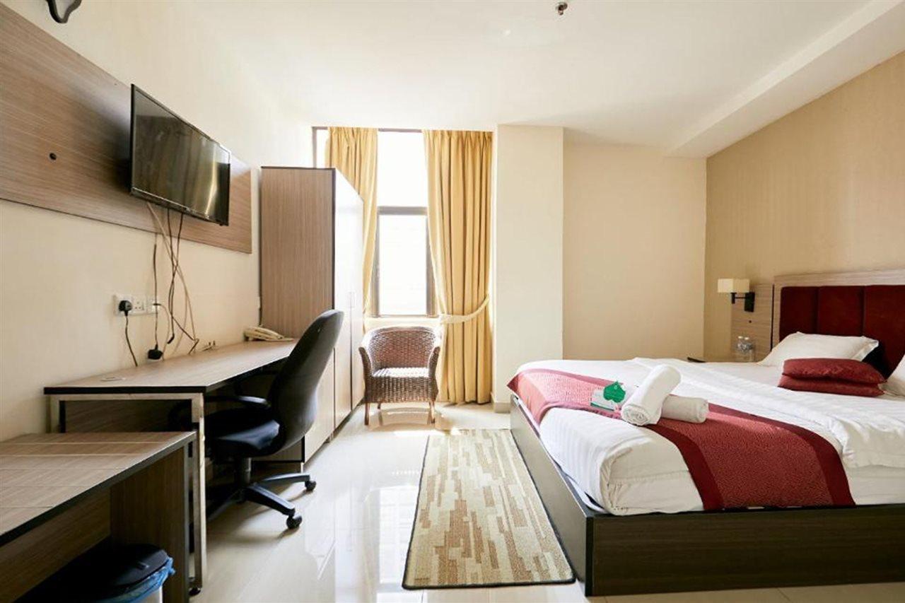 Dolphin Hotel, Chow Kit Куала-Лумпур Экстерьер фото